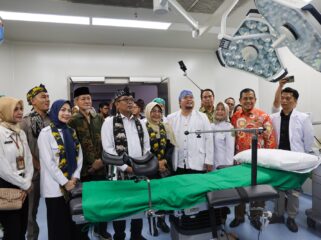 Gubernur Banten Andra Soni saat meninjau Fasilitas RSUD Muhammad Irsyad Djuwaeli Labuan di Kabupaten Pandeglang. Foto: Ist 