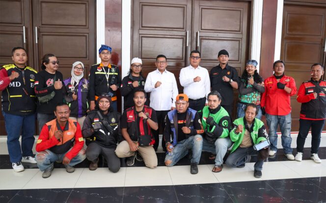 
 Gubernur Banten Andra Soni saat menerima audiensi di Pendopo Gubernur Banten, Kota Serang. Foto: Ist 