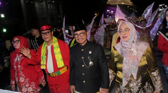 Penampilan kontingen Kota Tangerang menjadi salah satu yang paling mencuri perhatian dalam Karnaval Budaya Nusantara yang menutup rangkaian Rapat Kerja Nasional (Rakernas) Apeksi XVIII Tahun 2026 di Kota Medan. Foto: ist