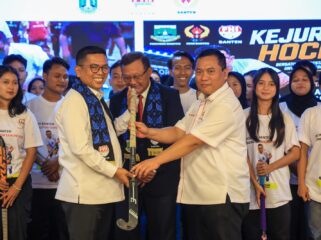 Gubernur Banten Andra Soni dan Ketua FHI Provinsi Banten Periode 2026-2030, Ali Hanafiah usai pelantikan pengurus di Le Dian Hotel, Kota Serang. Foto: Ist