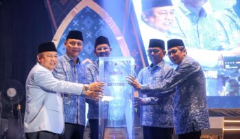 Gubernur Banten Andra Soni bersama Direktur Jenderal Bimbingan Masyarakat Islam Kementerian Agama Abu Rokhmad saat pembukaan MTQ Ke-23 Provinsi Banten di Serang. Foto: Ist