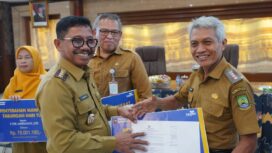 Wali Kota Tangerang Sachrudin saat membuka Sosialisasi Ketaspenan yang dirangkaikan dengan penyerahan Surat Keputusan (SK) Pensiun kepada 98 ASN yang akan memasuki masa purna tugas. Foto: Ist