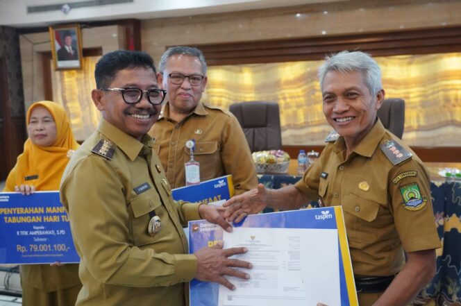 
 Wali Kota Tangerang Sachrudin saat membuka Sosialisasi Ketaspenan yang dirangkaikan dengan penyerahan Surat Keputusan (SK) Pensiun kepada 98 ASN yang akan memasuki masa purna tugas. Foto: Ist