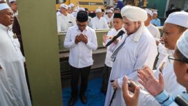 Gubernur Banten Andra Soni saat menghadiri Pemasangan Tiang Pancang Pembangunan Masjid Al Mubarokah, Kelurahan Gaga, Kecamatan Larangan, Kota Tangerang. Foto: ist
