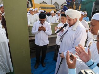 Gubernur Banten Andra Soni saat menghadiri Pemasangan Tiang Pancang Pembangunan Masjid Al Mubarokah, Kelurahan Gaga, Kecamatan Larangan, Kota Tangerang. Foto: ist