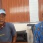Sarbini, buruh harian lepas asal Kampung Sindang Mandi, Desa Panyerapan, Kecamatan Baros, Kabupaten Serang saat mengantar anaknya sekolah. Foto: ist
