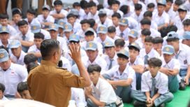 Gubernur Banten Andra Soni saat Lakukan Kunjungan ke SMK PGRI Pandeglang. Foto; ist