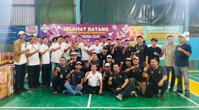 Bupati Tangerang, Moch. Maesyal Rasyid secara resmi menutup final turnamen badminton Suhendra Cup 2026, yang digelar di LB Sport, Desa Bojong Renged, Kecamatan Teluknaga, Kabupaten Tangerang. Foto: Sri