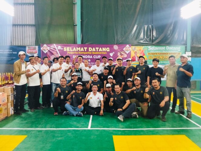 
 Bupati Tangerang, Moch. Maesyal Rasyid secara resmi menutup final turnamen badminton Suhendra Cup 2026, yang digelar di LB Sport, Desa Bojong Renged, Kecamatan Teluknaga, Kabupaten Tangerang. Foto: Sri