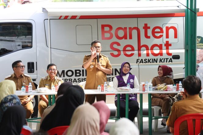 
 Gubernur Banten Andra Soni dan Wali Kota Tangerang Sachrudin saat menghadiri Kegiatan program Cek Kesehatan Gratis (CKG) Pemerintah Provinsi (Pemprov) Banten di halaman Masjid Baiturrahman, Pondok Lakah Ciledug Kota Tangerang. Foto: Ist