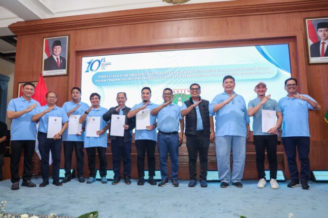 
 Gubernur Banten Andra seusai menghadiri peringatan Hari Ulang Tahun (HUT) Ke-10 Bank Banten di Gedung Negara Provinsi Banten, Kota Serang. Foto: Ist 