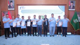 Gubernur Banten Andra Soni dan Ketua DPRD Banten Fahmi Hakim saat menghadiri peringatan Hari Ulang Tahun (HUT) ke-10 Bank Banten di Gedung Negara Provinsi Banten, Kota Serang. Foto: Ist 