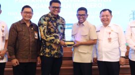 Gubernur Banten Andra Soni saat kegiatan kesepakatan bersama antara Pemprov Banten dengan PT PLN (Persero) tentang Kerja Sama Penyediaan Tenaga Listrik Untuk Pengembangan Perekonomian Provinsi Banten yang dilaksanakan di Gedung Negara Provinsi Banten. Foto: Ist