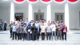 Gubernur Banten Andra Soni saat menerima audiensi perwakilan masyarakat dari tiga kecamatan itu di Gedung Negara Provinsi Banten, Kota Serang. Foto: Ist