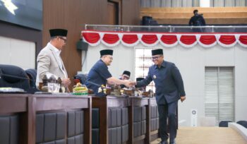 Gubernur Banten Andra Soni saat Rapat Paripurna DPRD Banten. Foto: Ist