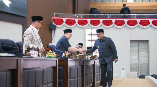 Gubernur Banten Andra Soni saat Rapat Paripurna DPRD Banten. Foto: Ist