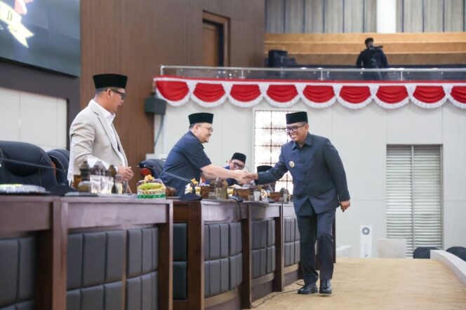 
 Gubernur Banten Andra Soni saat Rapat Paripurna DPRD Banten. Foto: Ist