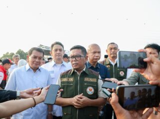 Gubernur Banten Andra Soni saat groundbreaking pembangunan budidaya ikan air tawar, dan pengelolaan kandang ayam yang dilaksanakan di Pusat Kawasan Agropolitan (Puskagro), Kampung Pisangan Talang, Desa Sarakan, Kecamatan Sepatan, Kabupaten Tangerang. Foto: Ist 