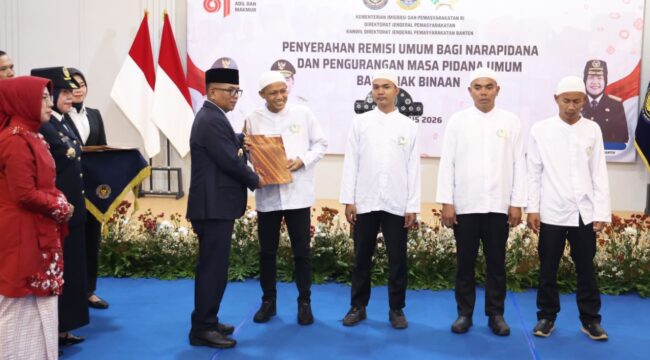 Gubernur Banten Andra Soni pada Penyerahan Remisi Umum bagi Narapidana dan Pengurangan Masa Pidana Umum Bagi Anak Binaan dalam rangka HUT ke-81 Kemerdekaan Republik Indonesia di Lembaga Pemasyarakatan Kelas IIA, Kota Serang. Foto: Ist