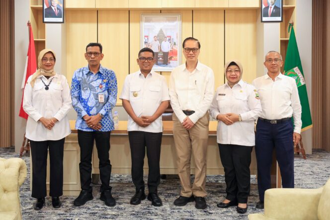 
 Gubernur Banten Andra Soni saat menerima kunjungan PT Banten West Java (BWJ) Tourism Development di Kantor Gubernur eks BLKI Serpong, Kota Tangerang Selatan. Foto: Ist 