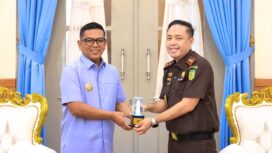 Gubernur Banten Andra Soni menyambut Kepala Kejaksaan Tinggi (Kajati) Banten yang baru Hery Hermanus Horo di Gedung Negara Provinsi Banten. Foto: Ist