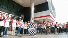 Gubernur Banten Andra Soni saat melepas ratusan peserta Gowes Merdeka 2026 di halaman Kantor Wali Kota Tangerang Selatan (Tangsel). Foto: Ist