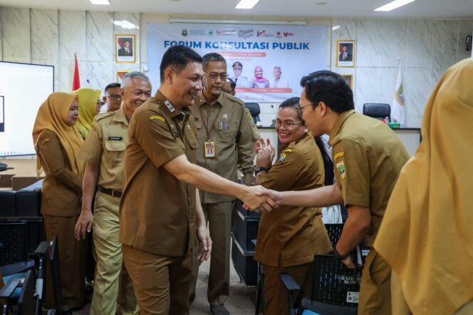 
 Sekretaris Daerah (Sekda) Provinsi Banten, Deden Apriandhi saat membuka 