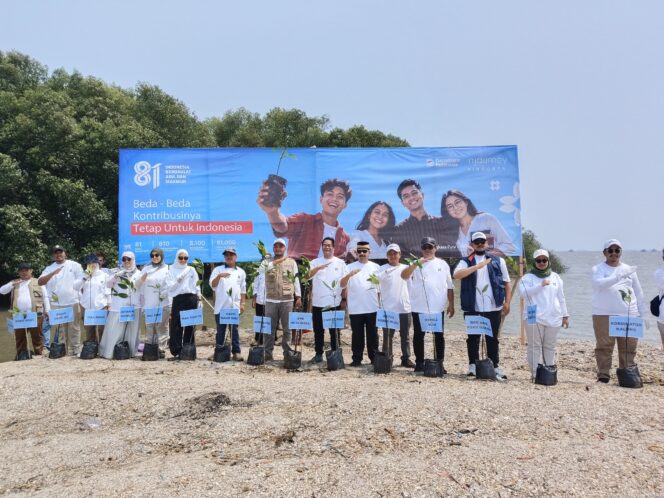 
 PT Angkasa Pura Indonesia melalui Program InJourney Green Tanam 10.000 Mangrove di Pantai Api-Api Cinamprak Mauk Barat Kecamatan Mauk Kabupaten Tangerang. Foto: EJN
