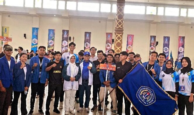 
 Kontingen Universitas Setia Budhi Rangkasbitung (USBR) Bersama Gubernur Banten Andra Soni..Foto: Ist
