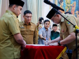 Sekretaris Daerah Provinsi Banten Deden Apriandhi Hartawan saat menghadiri pelantikan Sekda Kota Cilegon di Rumah Dinas Wali Kota Cilegon Jalan Ahmad Yani, Jombang, Kota Cilegon. Foto: Ist