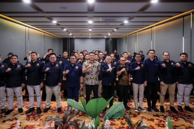 
 Sekda Provinsi Banten Deden Apriandhi saat menghadiri Rapat Kerja Daerah (Rakerda) I Pengurus Provinsi Karang Taruna (PPKT) Banten di Aston Serang Hotel & Convention Center, Kota Serang. Foto: Ist 