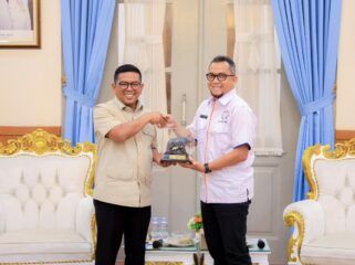 Gubernur Banten Andra Soni dan Ketua DPD Apersi Banten, Anto Distanto. Foto: Ist