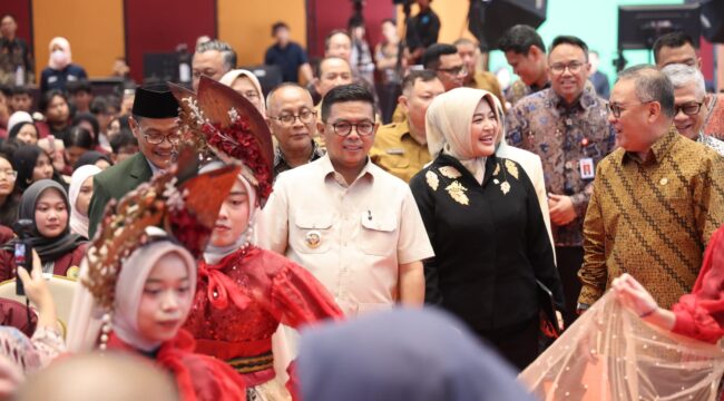 Gubernur Andra saat menghadiri acara edukasi keuangan bertajuk 