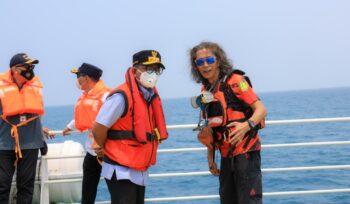Gubernur bersama Tim SAR Gabungan menggunakan KN SAR 247 Tetuka dari Pelabuhan Ciwandan, Kota Cilegon. Foto: Ist