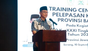 Sekretaris Daerah Provinsi Banten, Deden Apriandhi Hartawan saat menghadiri penutupan kegiatan Pemusatan Latihan (Training Center) kafilah Banten yang digelar di Le Dian Hotel, Kota Serang. Foto: Ist