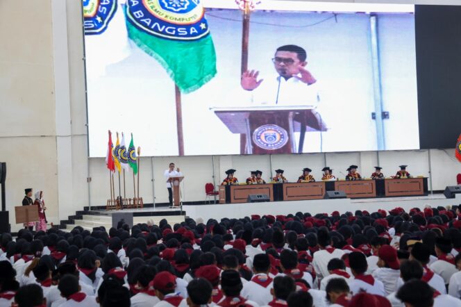 
 Gubernur Banten Andra Soni saat membuka Perkenalan Kehidupan Kampus Mahasiswa Baru (PKKBM) di Uniba Convention Center (UCC), Cipocok Jaya, Kota Serang. Foto: Ist