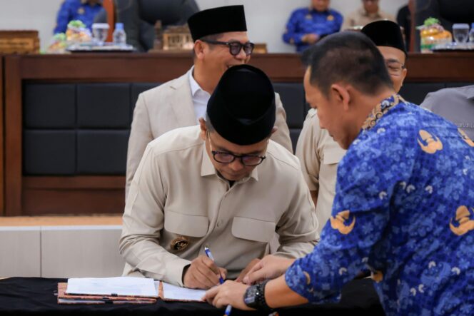 
 Gubernur Banten Andra Soni menghadiri Rapat Paripurna DPRD Provinsi Banten. Foto: Ist