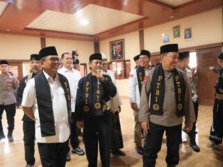Kapolri Jenderal Polisi Listyo Sigit Prabowo bersama Gubernur Banten Andra Soni meresmikan Balai Latihan Silat Pasanggrahan Tjimande Banten Indonesia (PTBI) di Kampung Cibogo, Kelurahan Lebakwangi, Kecamatan Walantaka, Kota Serang. Foto: Ist