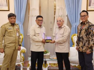 Gubernur Banten Andra Soni bersama Komisaris PT Telkom Akses Ricky HS Tamba beserta jajaran direksi, serta Kepala Diskominfo Provinsi Banten Beni Foto: Ist