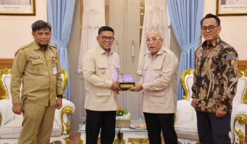 Gubernur Banten Andra Soni bersama Komisaris PT Telkom Akses Ricky HS Tamba beserta jajaran direksi, serta Kepala Diskominfo Provinsi Banten Beni Foto: Ist