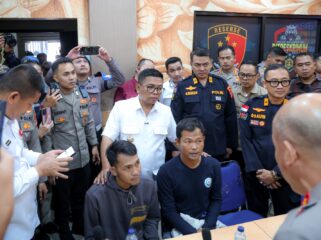 Gubernur Banten Andra saat menghadiri konferensi pers terkait Operasi SAR Pencarian Korban Erupsi Gunung Anak Krakatau di Markas Kepolisian Daerah (Mapolda) Banten, Kota Serang. Foto: Ist