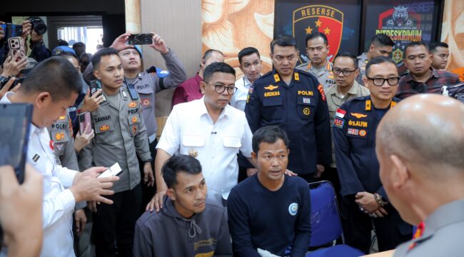 Gubernur Banten Andra saat menghadiri konferensi pers terkait Operasi SAR Pencarian Korban Erupsi Gunung Anak Krakatau di Markas Kepolisian Daerah (Mapolda) Banten, Kota Serang. Foto: Ist