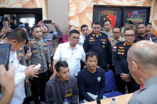 
 Gubernur Banten Andra saat menghadiri konferensi pers terkait Operasi SAR Pencarian Korban Erupsi Gunung Anak Krakatau di Markas Kepolisian Daerah (Mapolda) Banten, Kota Serang. Foto: Ist