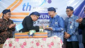 Sekretaris Daerah Provinsi Banten Deden Apriandhi Hartawan saat menghadiri acara peringatan Hari Ulang Tahun (HUT) ke-12 PT Jamkrida Banten di Jalan Raya Serang-Pandeglang, Lingkungan Karundang, Kelurahan Tembong, Kecamatan Cipocok Jaya, Kota Serang. Foto: Ist