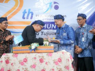 Sekretaris Daerah Provinsi Banten Deden Apriandhi Hartawan saat menghadiri acara peringatan Hari Ulang Tahun (HUT) ke-12 PT Jamkrida Banten di Jalan Raya Serang-Pandeglang, Lingkungan Karundang, Kelurahan Tembong, Kecamatan Cipocok Jaya, Kota Serang. Foto: Ist
