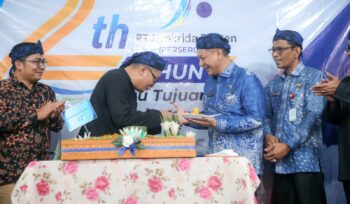 Sekretaris Daerah Provinsi Banten Deden Apriandhi Hartawan saat menghadiri acara peringatan Hari Ulang Tahun (HUT) ke-12 PT Jamkrida Banten di Jalan Raya Serang-Pandeglang, Lingkungan Karundang, Kelurahan Tembong, Kecamatan Cipocok Jaya, Kota Serang. Foto: Ist