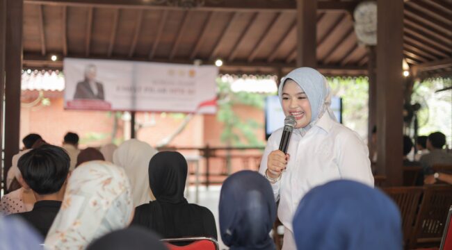 Anggota Komisi XI DPR RI dari Fraksi Partai Gerindra, Annisa Mahesa, saat melakukan Sosialisasi Empat Pilar MPR RI bertema “Inklusi Keuangan Dalam Bingkai Empat Pilar Kebangsaan” di Kecamatan Cipocok, Kota Serang. Foto: Ist