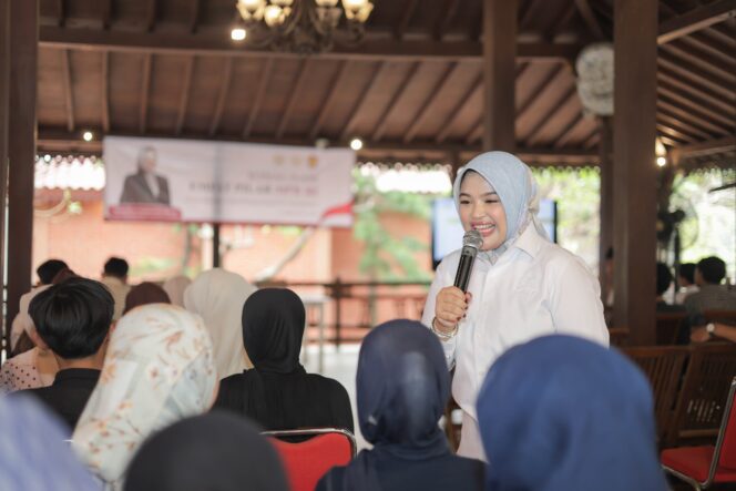 
 Anggota Komisi XI DPR RI dari Fraksi Partai Gerindra, Annisa Mahesa, saat melakukan Sosialisasi Empat Pilar MPR RI bertema “Inklusi Keuangan Dalam Bingkai Empat Pilar Kebangsaan” di Kecamatan Cipocok, Kota Serang. Foto: Ist