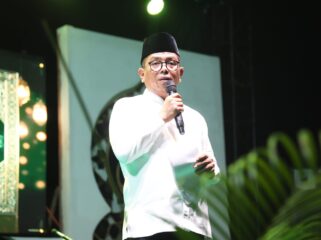 Gubernur Banten Andra Soni saat menghadiri Tablig Akbar Maulid Nabi Muhammad SAW 1448 Hijriah di Lapangan Persijat, Kampung Jati, Kelurahan Buaran, Kecamatan Serpong, Tangerang Selatan. Foto: Ist