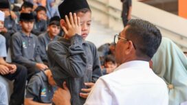 Gubernur Banten Andra Soni saat Menyapa salahsatu siswa Sekolah Rakyat di Desa Panggarangan, Kecamatan Panggarangan, Kabupaten Lebak. Foto: Ist